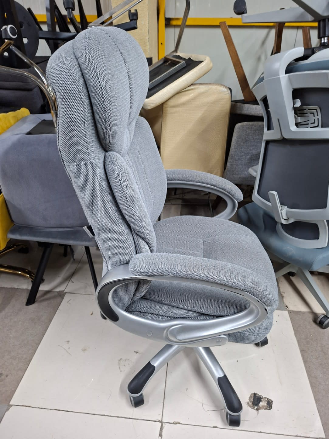 High-Back Fabric Office Chair 2