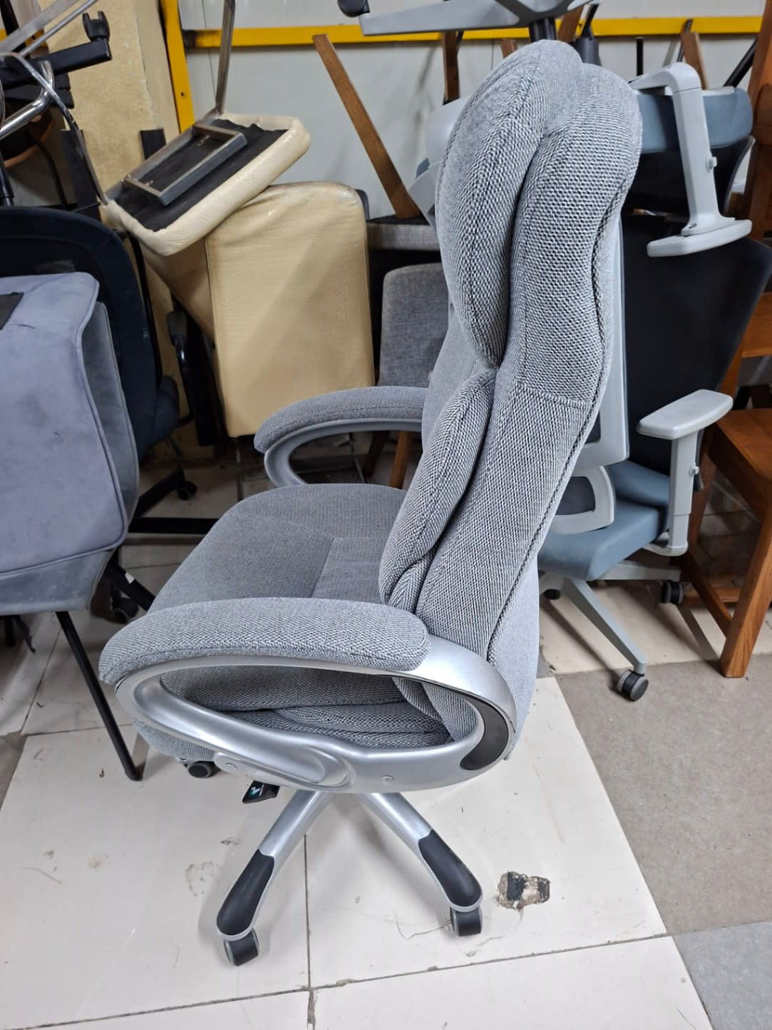 High-Back Fabric Office Chair 3