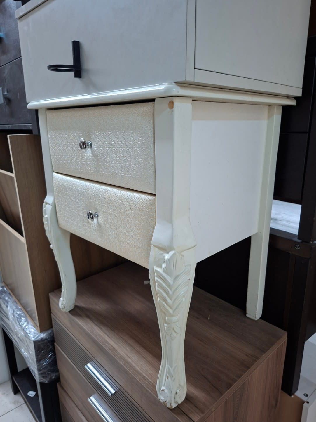 2-Drawer Bedside Table 3