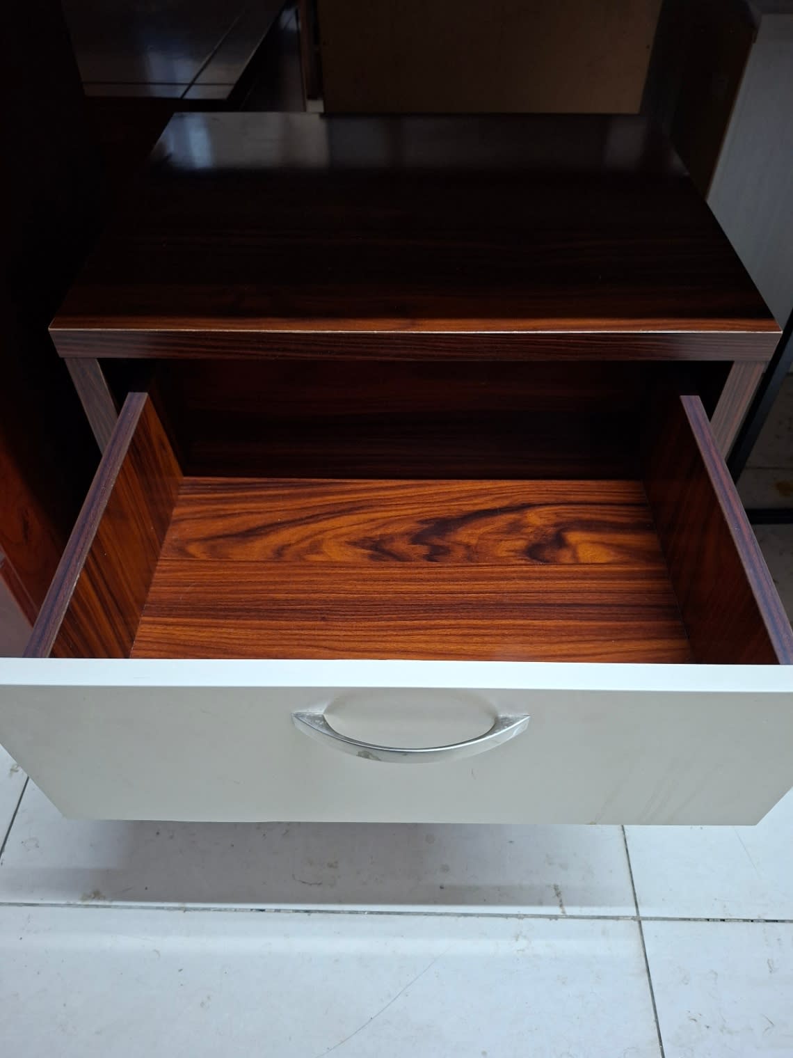 2-Drawer Bedside Table 3