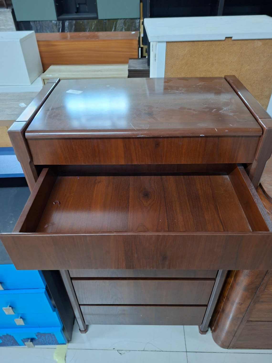 5-Drawer Chest of Drawers 3