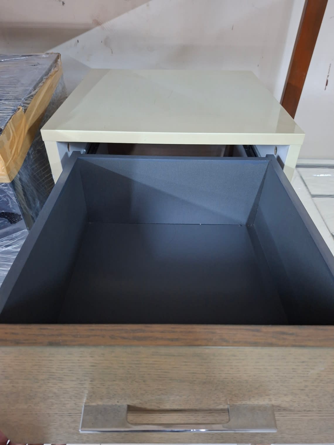 2-Drawer Pedestal Cabinet on Castors 3