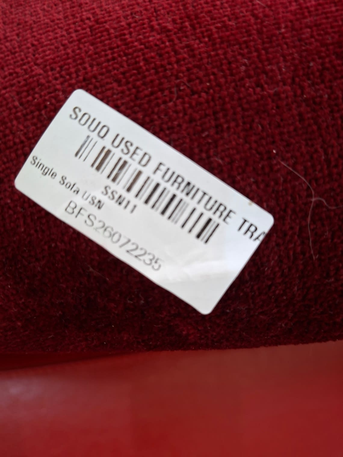 Bufaisal barcode label BFS26072235 for used 2-seater sofa in burgundy velvet