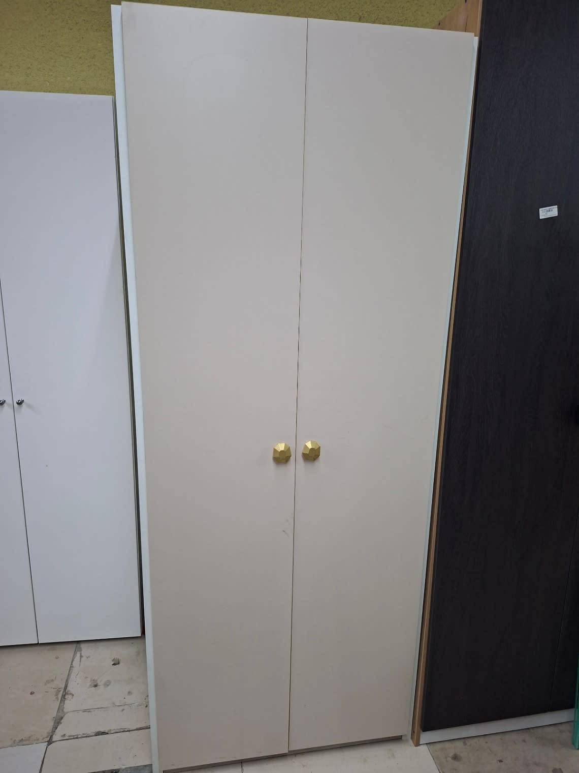 2-Door Wardrobe with Hanging Rail and Shelves