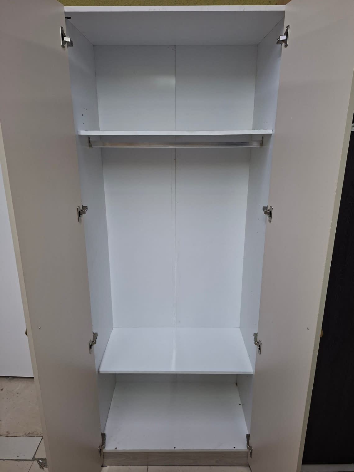 2-Door Wardrobe with Hanging Rail and Shelves 2