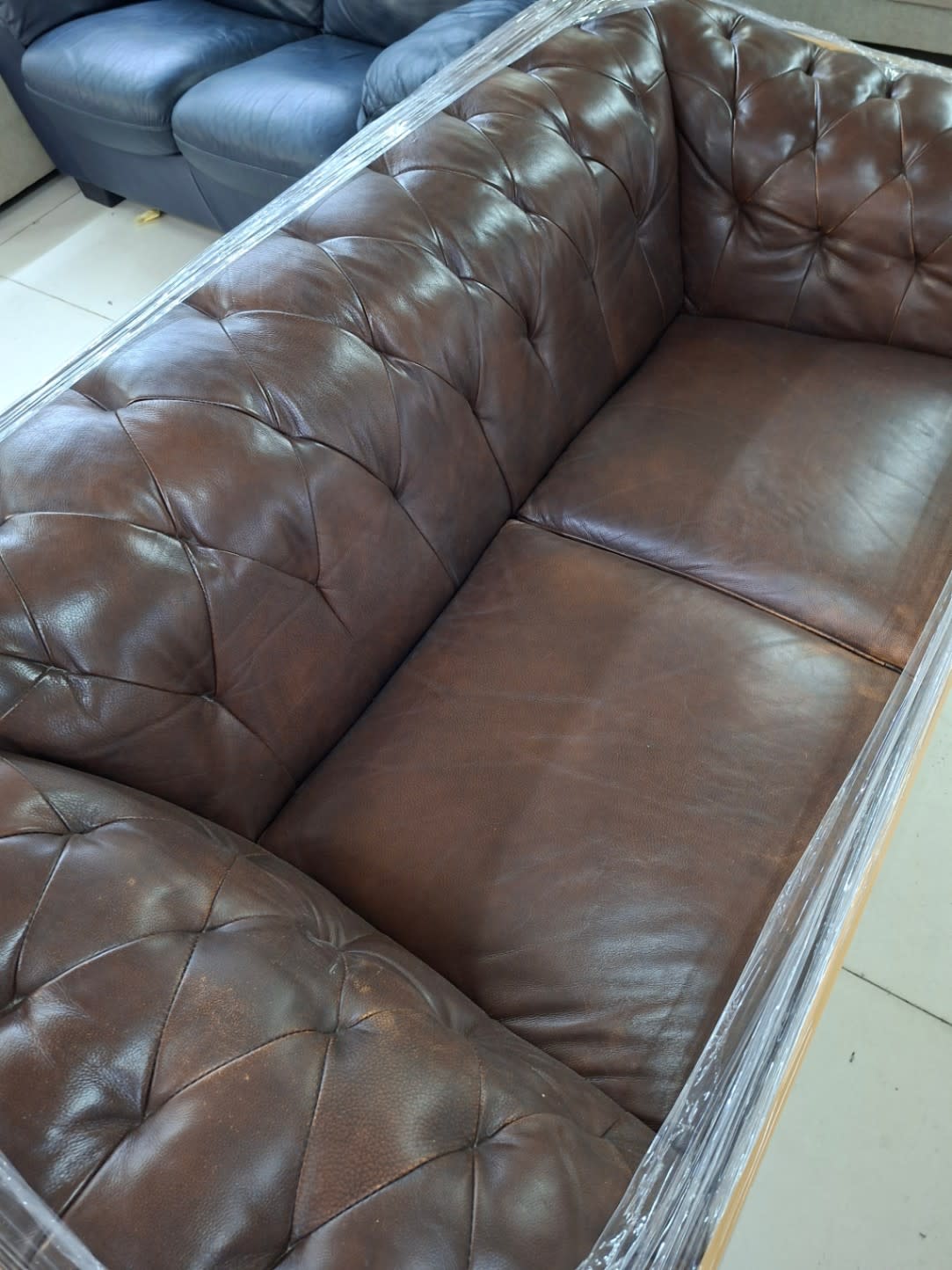 Chesterfield 2-Seater Sofa 3