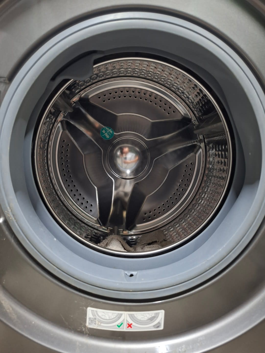 EcoBubble Front-Load Washing Machine 9kg 2