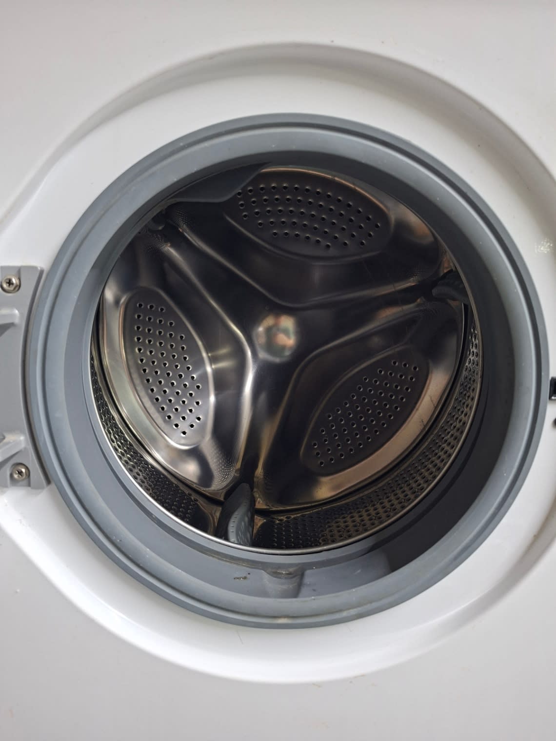 Front-Load Washing Machine 2