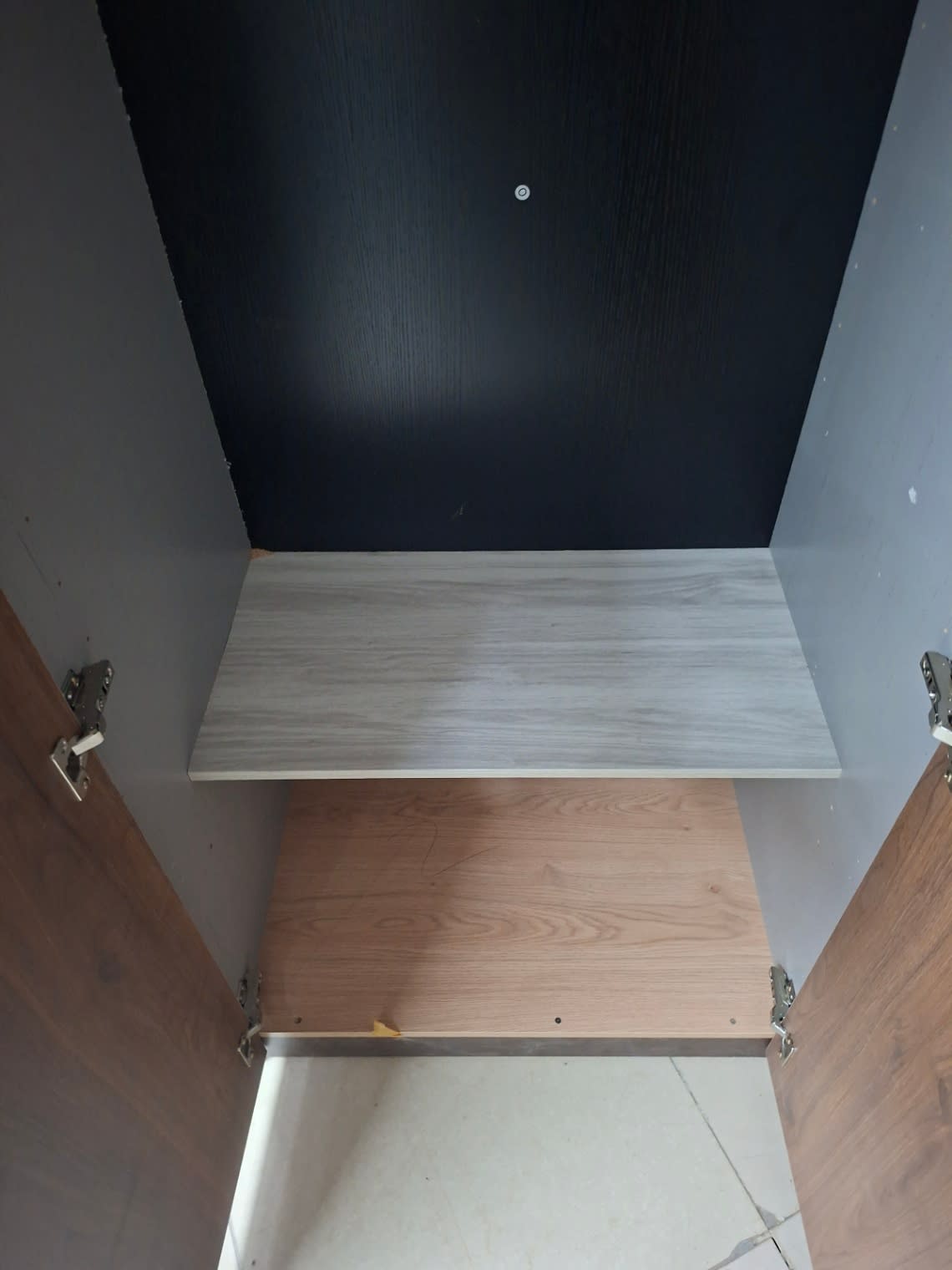 Single-Door Wardrobe with Hanging Rail and Shelves 3