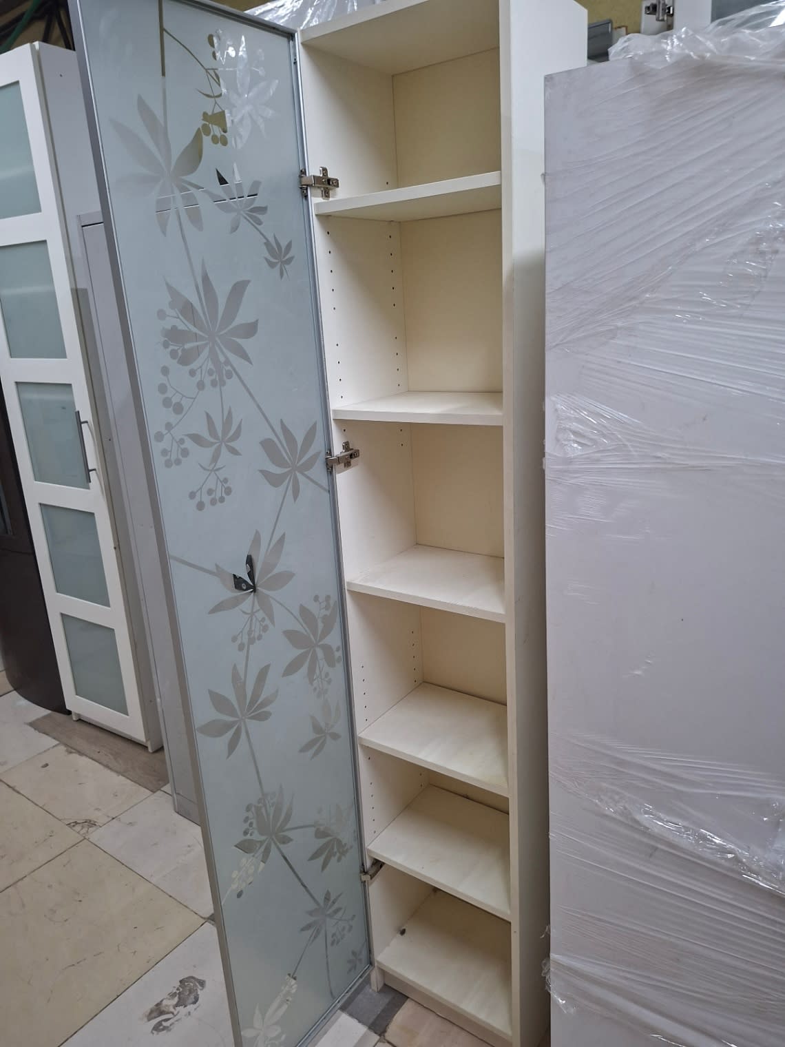 Single-Door Storage Cabinet with Glass Door 2