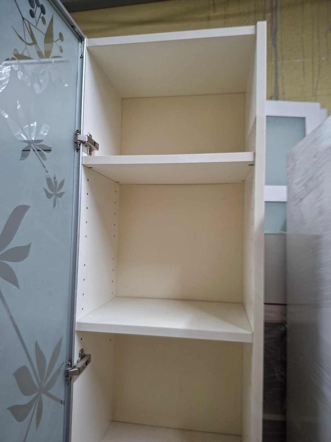 Single-Door Storage Cabinet with Glass Door 3