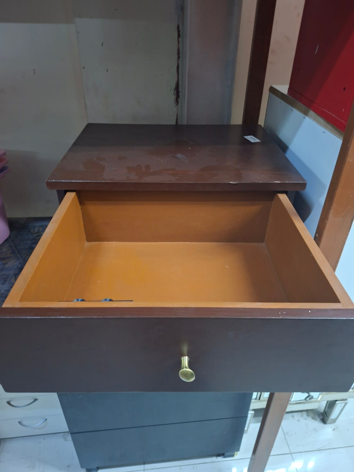 2-Drawer Bedside Table 3