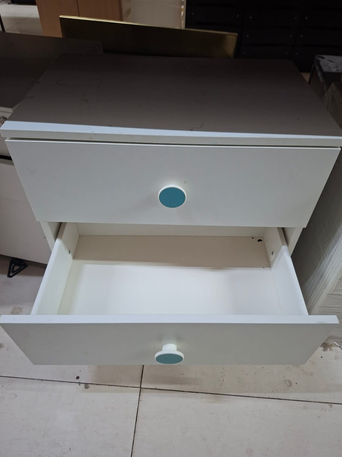 3-Drawer Chest of Drawers 2