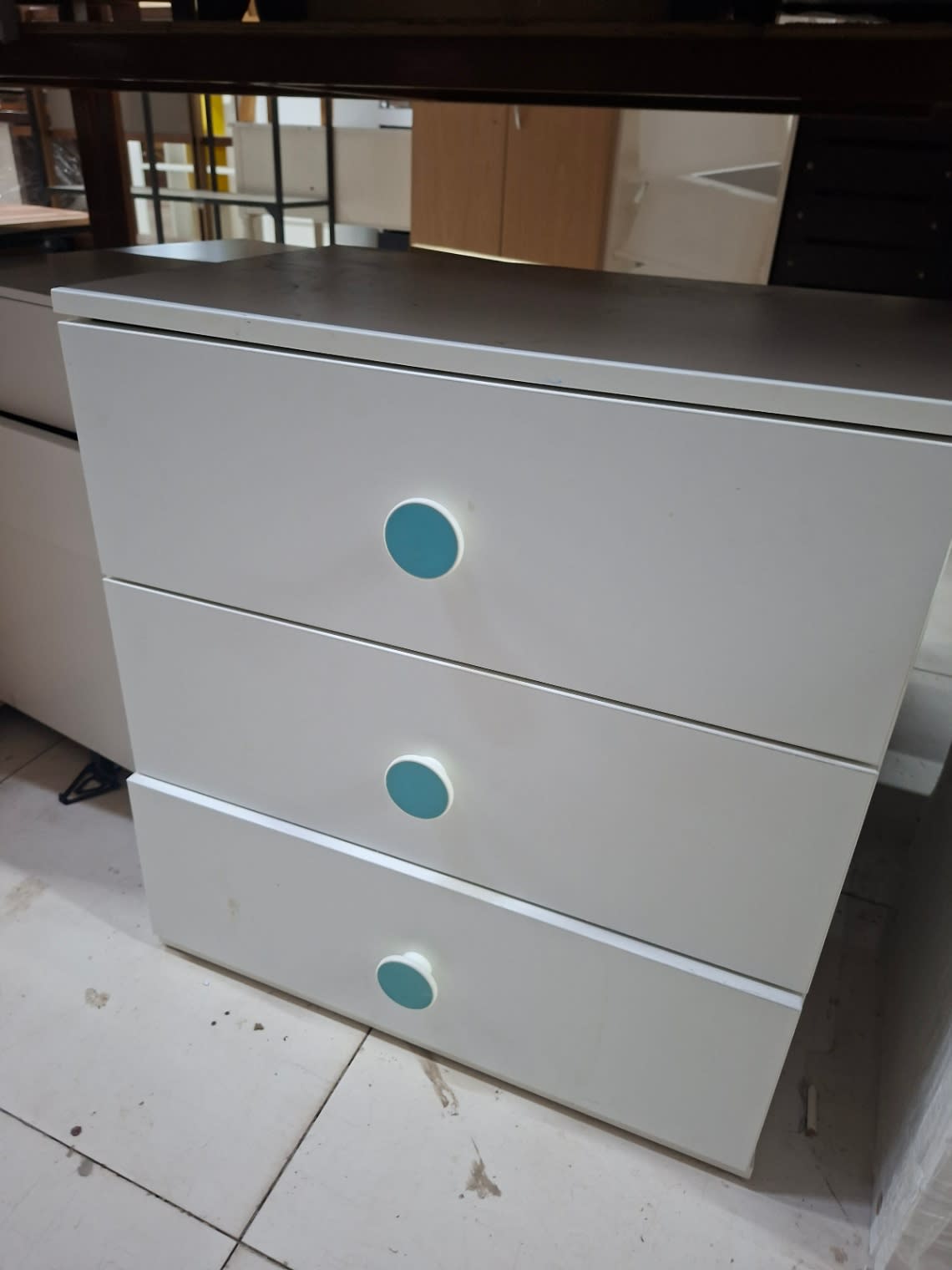 3-Drawer Chest of Drawers 3