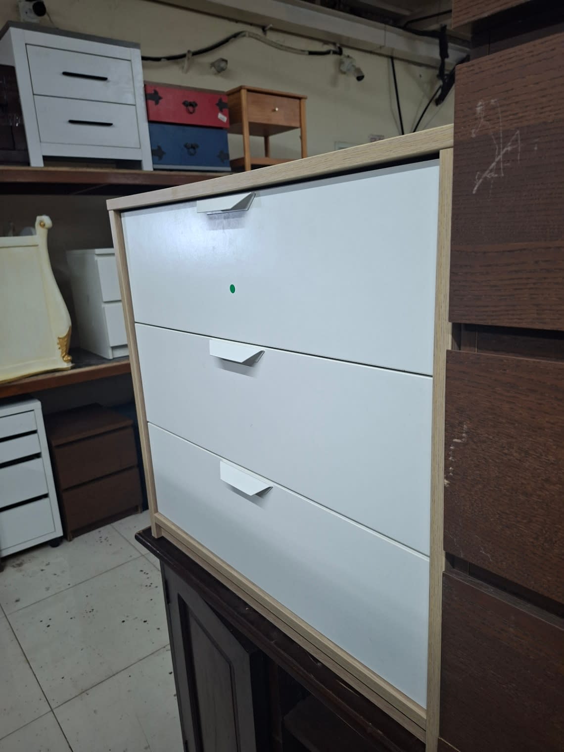Bufaisal barcode label for used 3-drawer chest of drawers at Shop C Ajman
