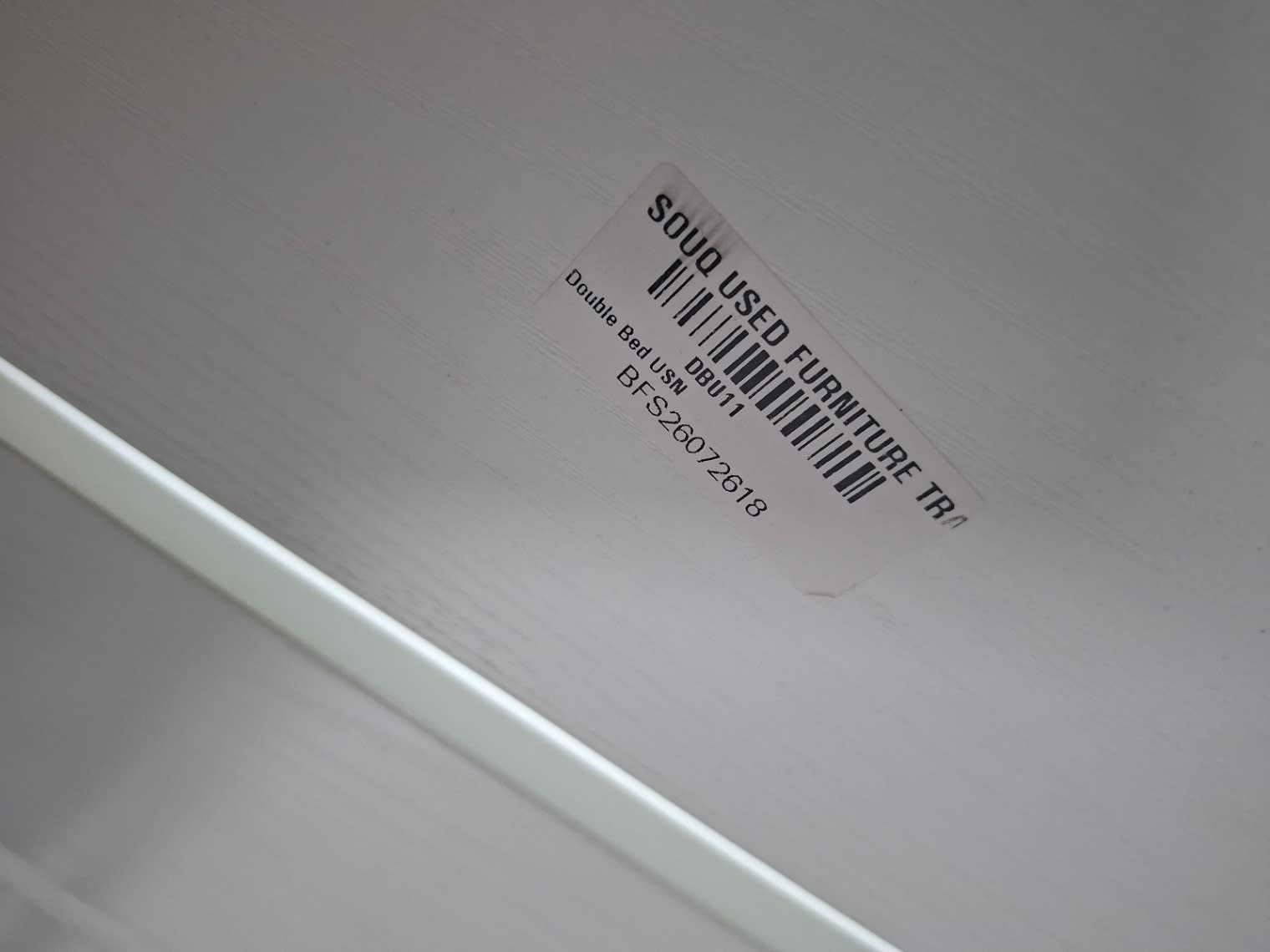 Bufaisal barcode label BFS26072618 for used white single bed frame with storage