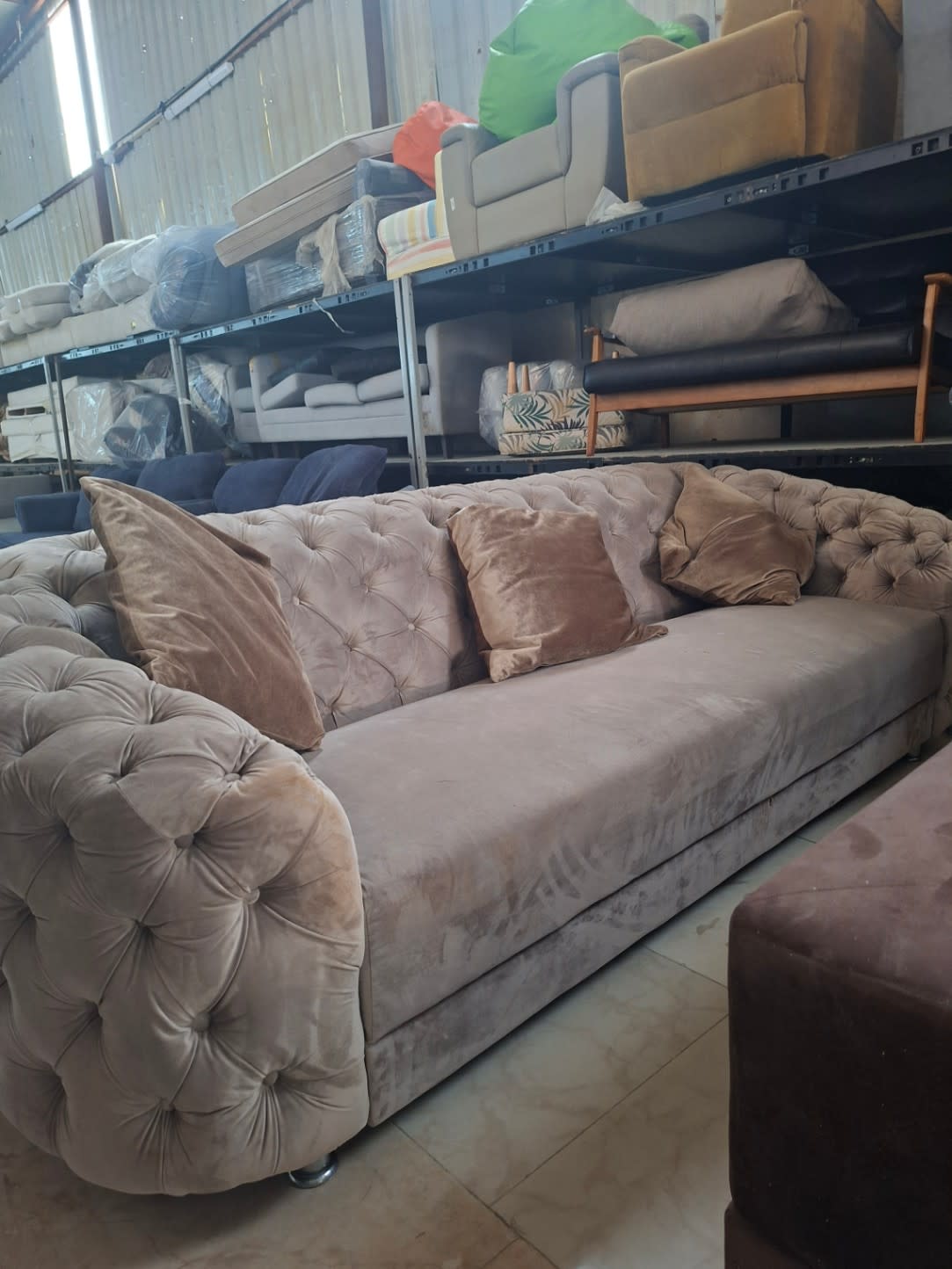 Chesterfield-Style Velvet Sofa 3