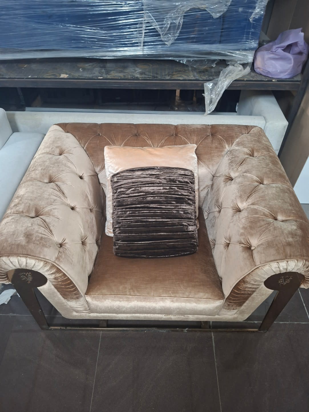 Chesterfield-Style Accent Chair 2