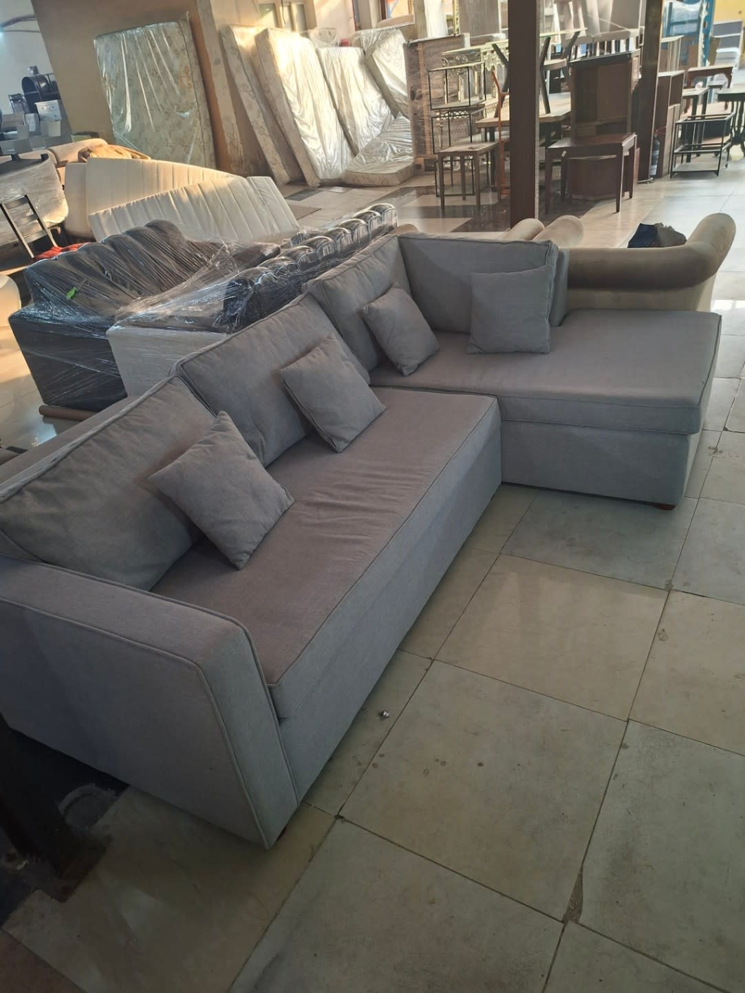 L-Shape Sectional Sofa with Chaise