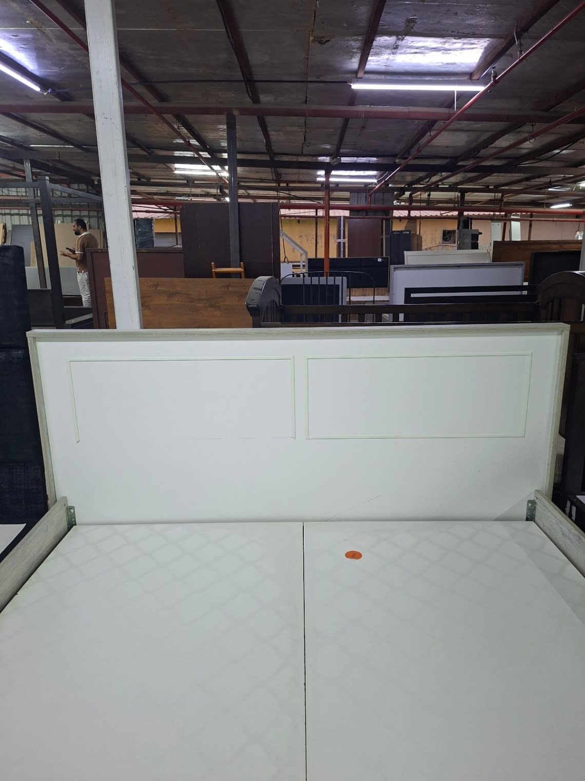 Bufaisal barcode label photo for used white king bed frame