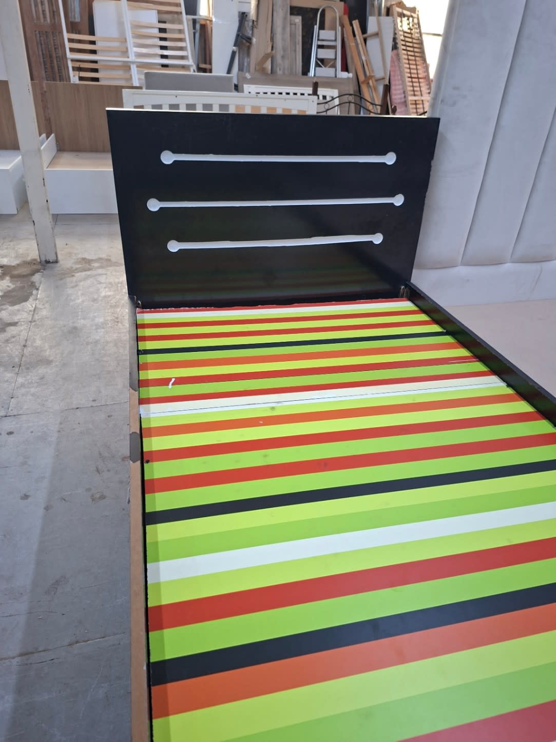 Bufaisal barcode label photo — barcode unreadable for used single bed frame