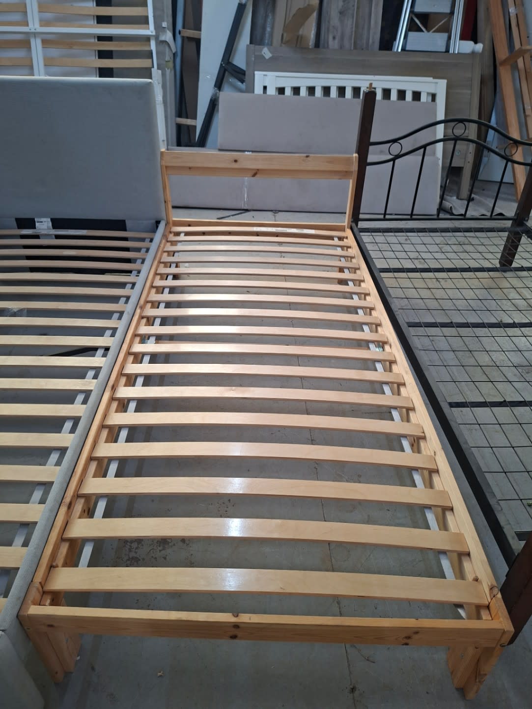 Bufaisal barcode label photo for used single solid wood bed frame listing
