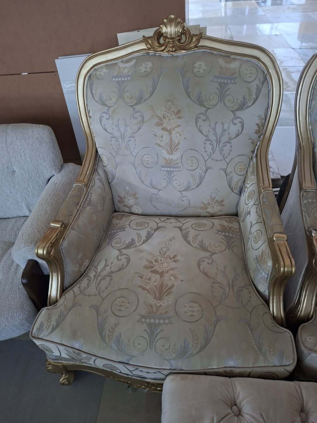Classic Armchair Set with Ottoman 3
