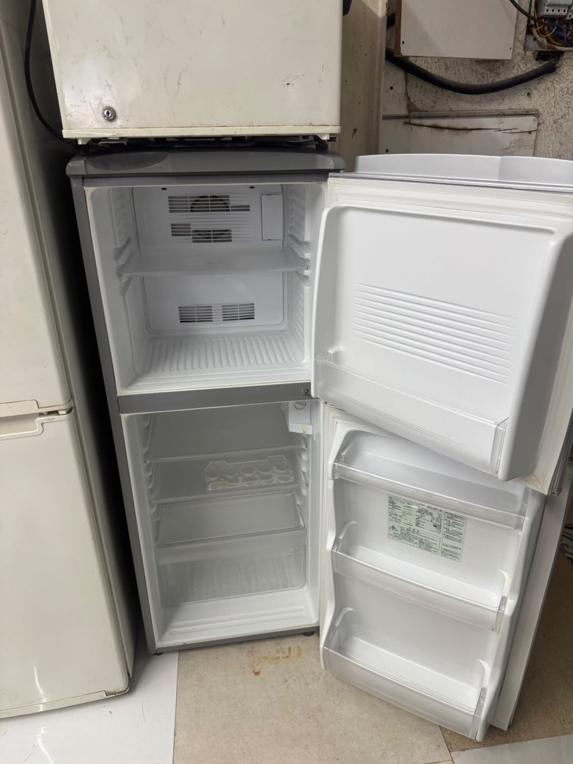 Top-Freezer Refrigerator 3
