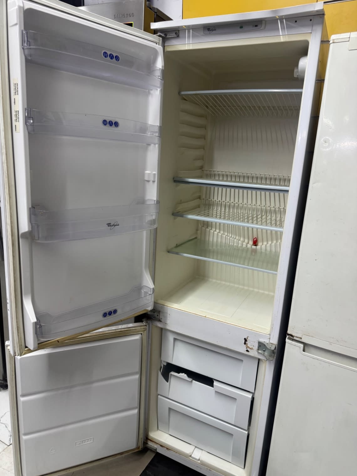 Bottom-Freezer Refrigerator 3