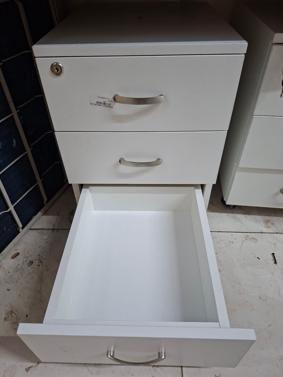 3-Drawer Filing Cabinet 2