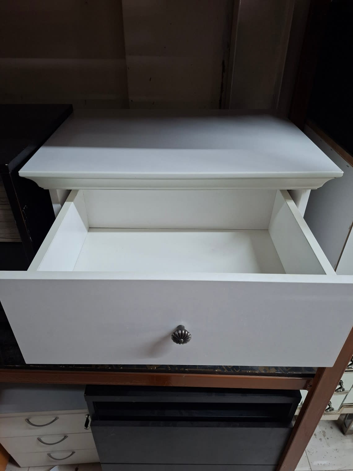 2-Drawer Bedside Table 3