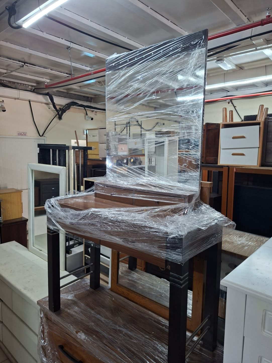 Dressing Table with Mirror and Drawers 2