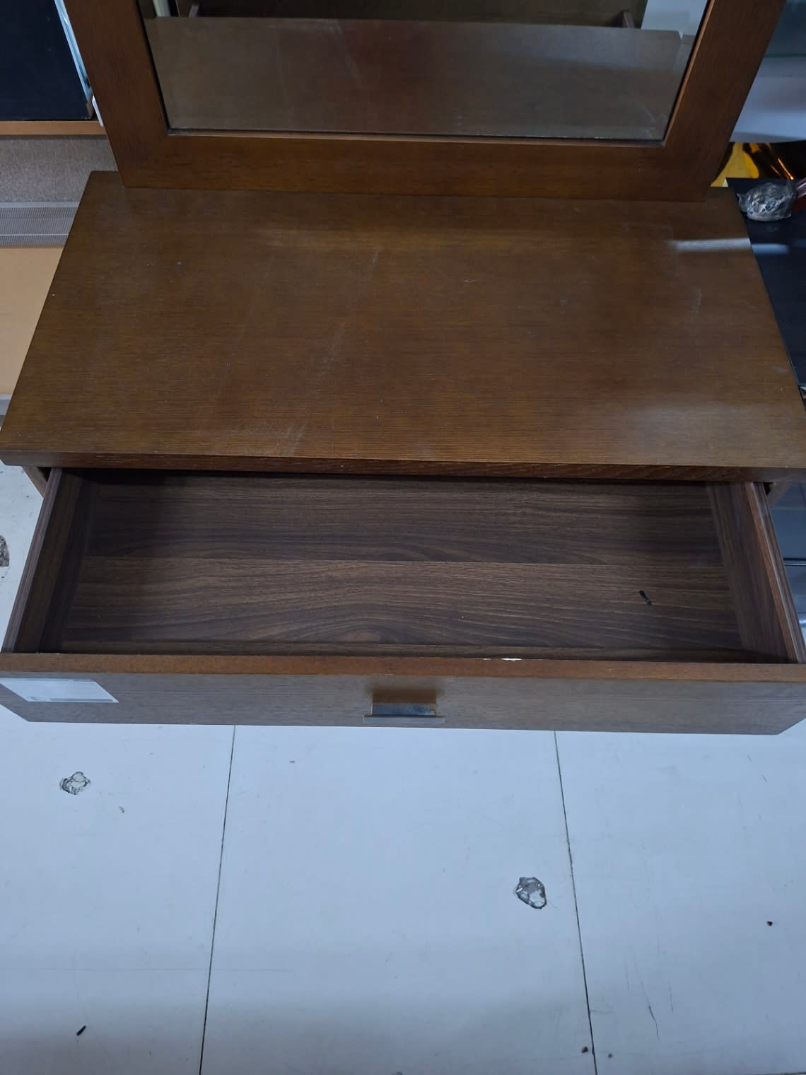 Dressing Table with Mirror 3