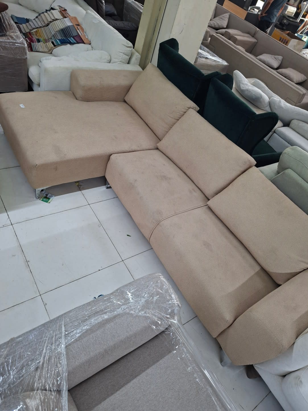 L-Shape Sectional Sofa with Chaise 3