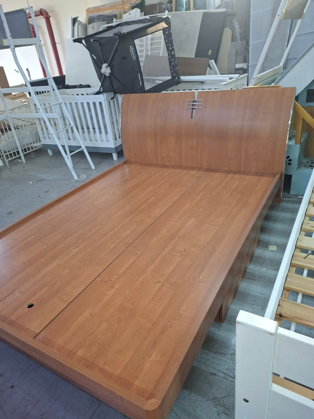 Queen Bed Frame with Headboard 3