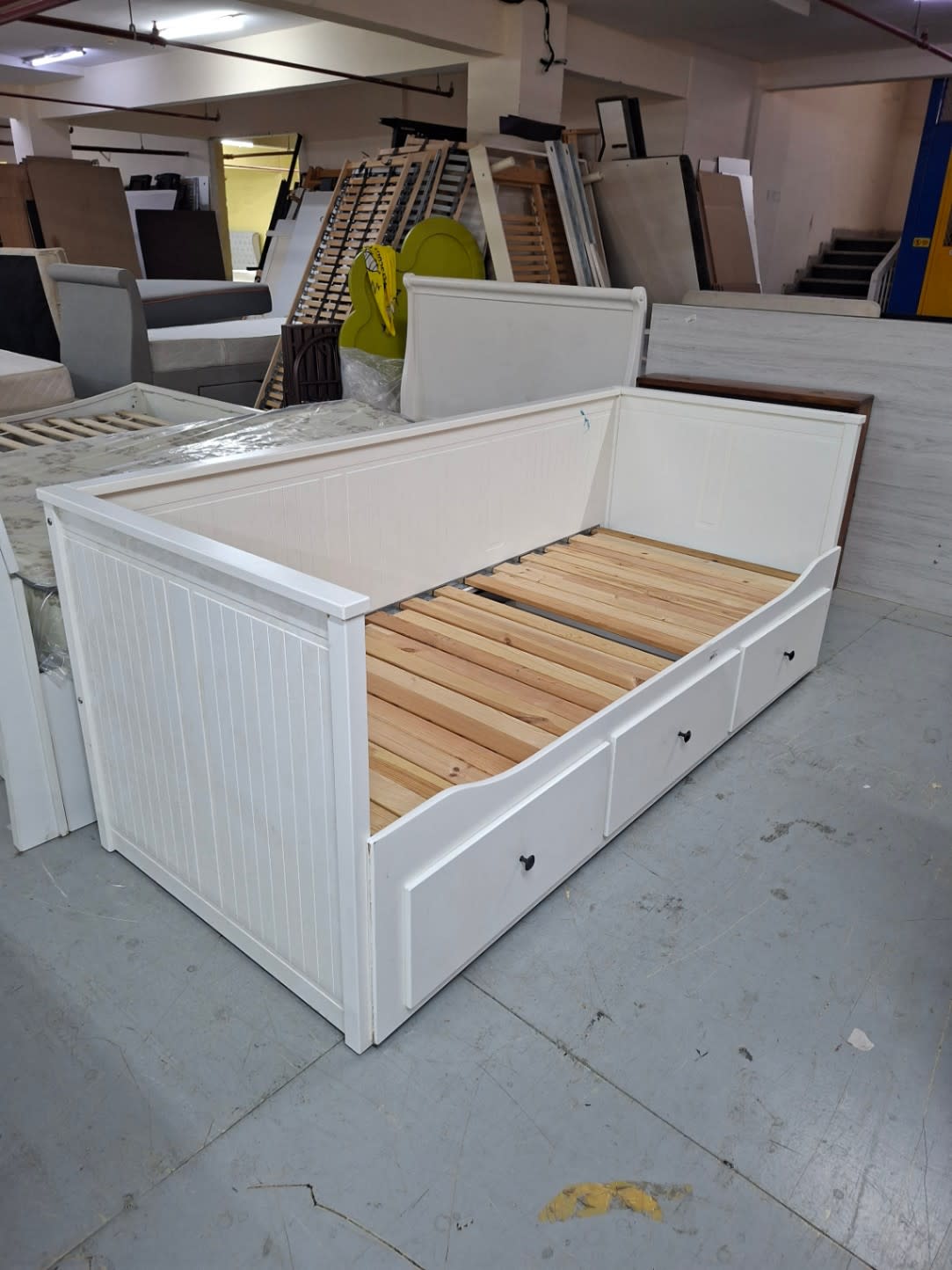 Day Bed with Storage Drawers