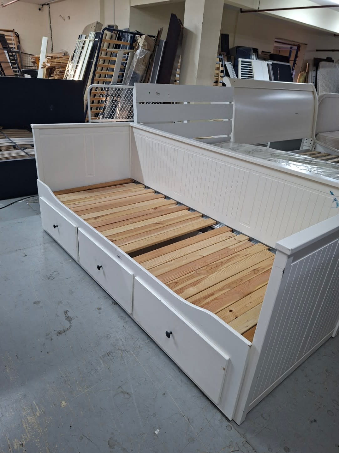 Day Bed with Storage Drawers 2
