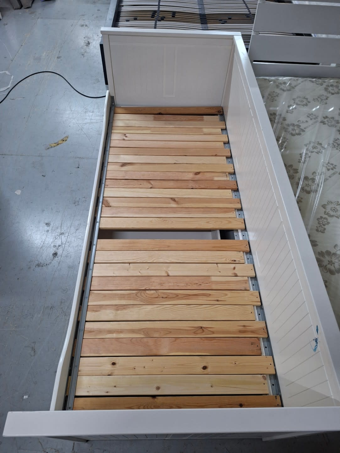 Day Bed with Storage Drawers 3