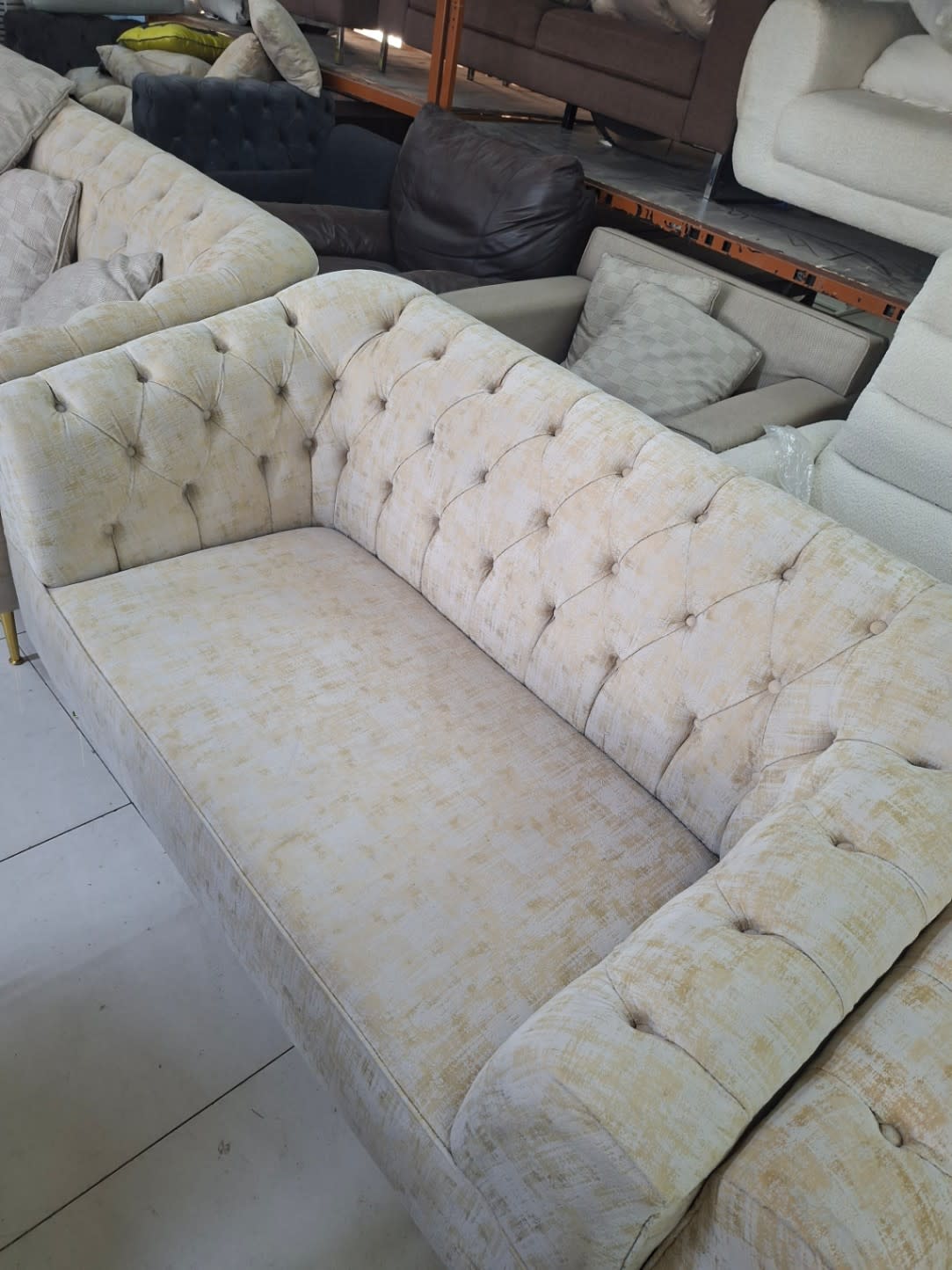 Chesterfield 2-Seater Sofa 3