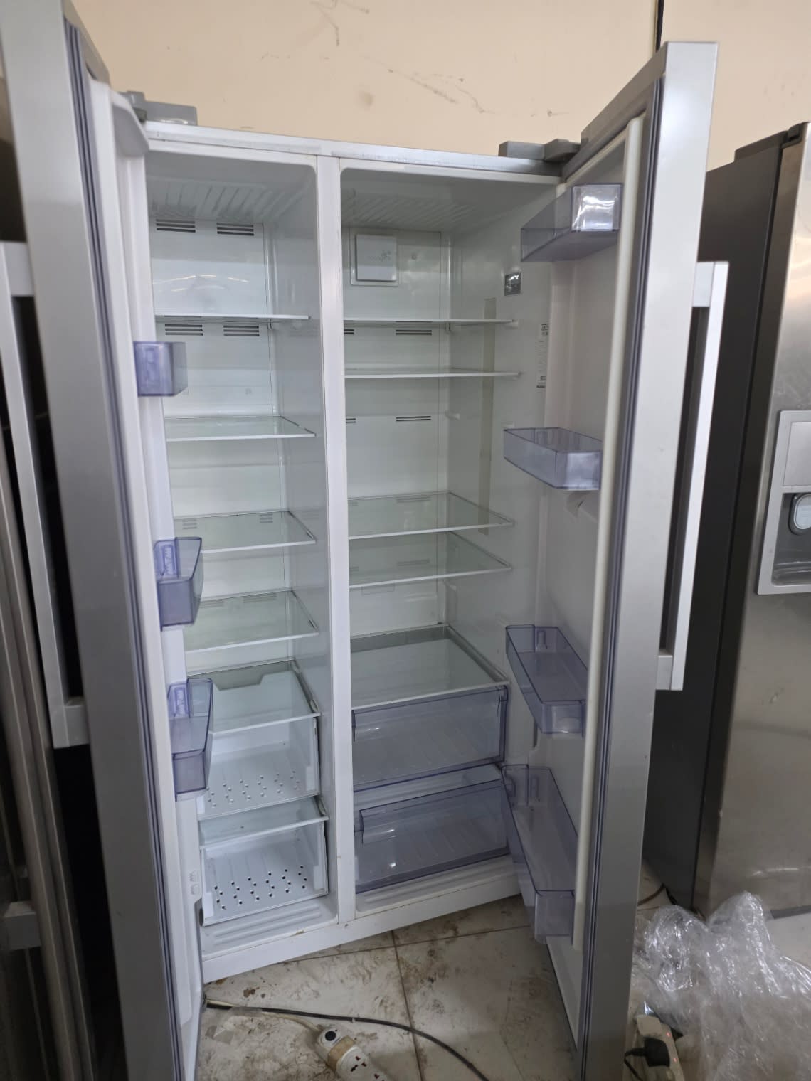 Side-by-Side Refrigerator with Water Dispenser 3