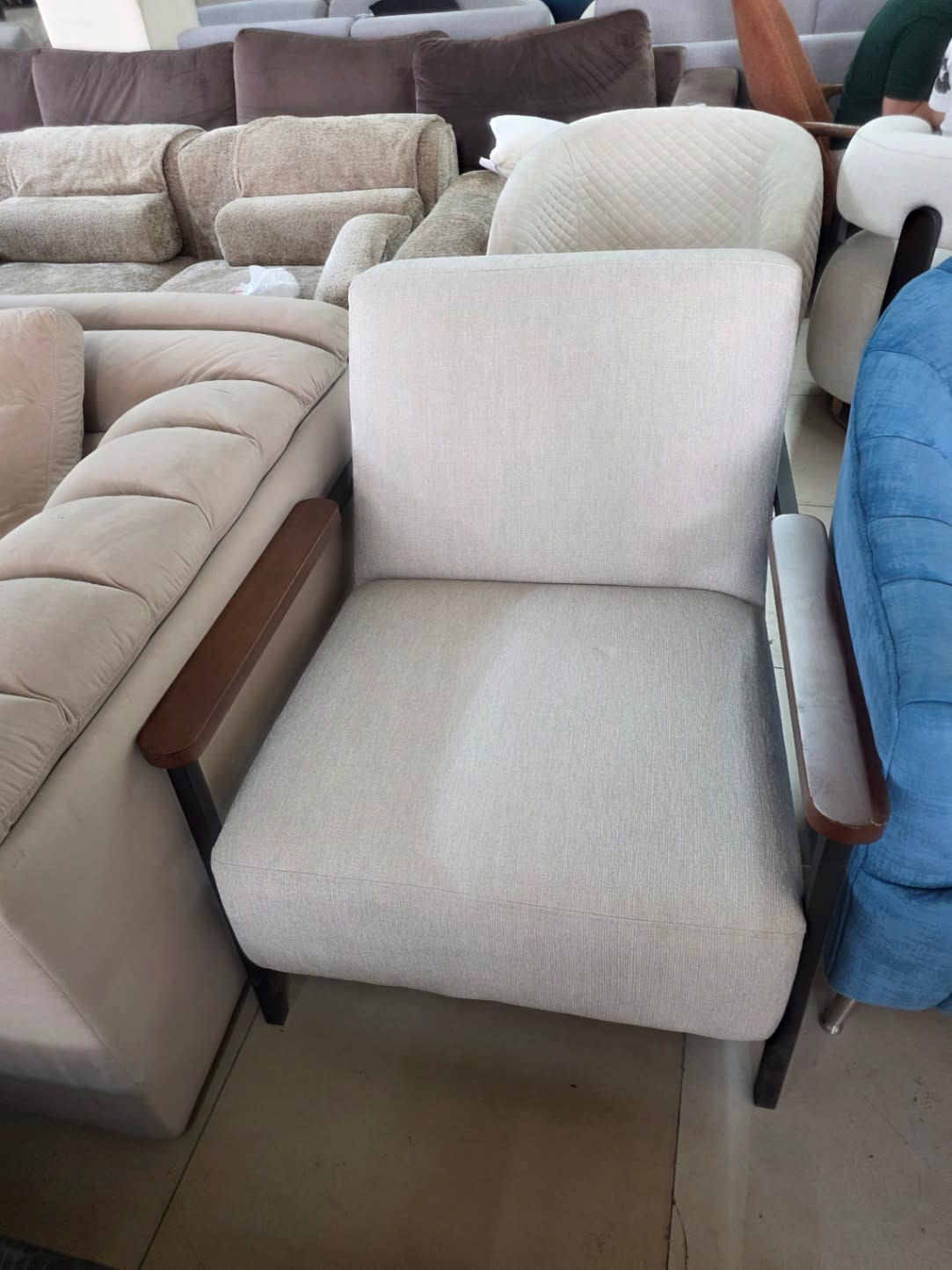 Bufaisal barcode label for used cream accent armchair at Shop C Ajman