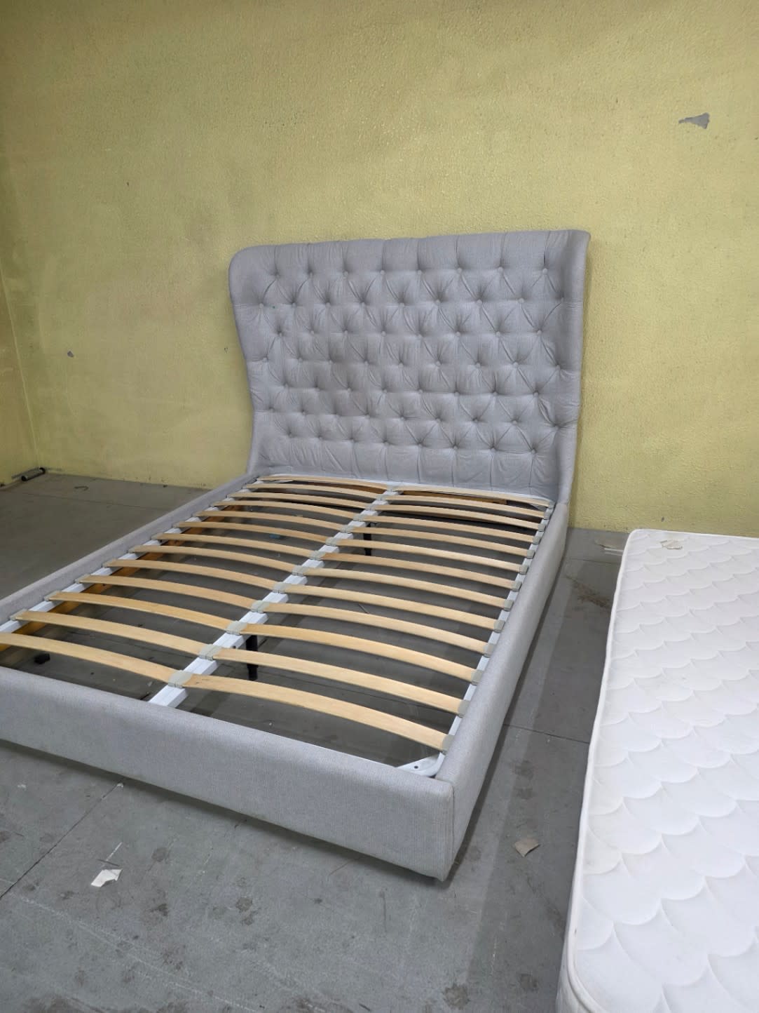 Wingback Tufted Upholstered Queen size Bed Frame 2