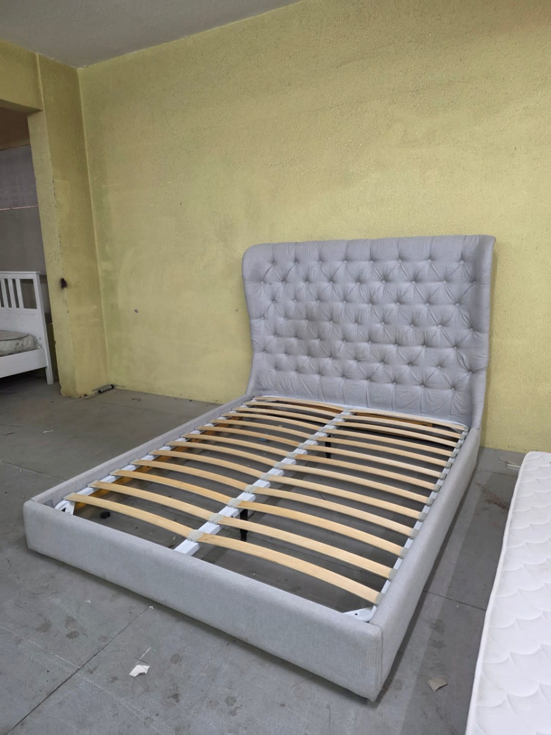 Wingback Tufted Upholstered Queen size Bed Frame 3