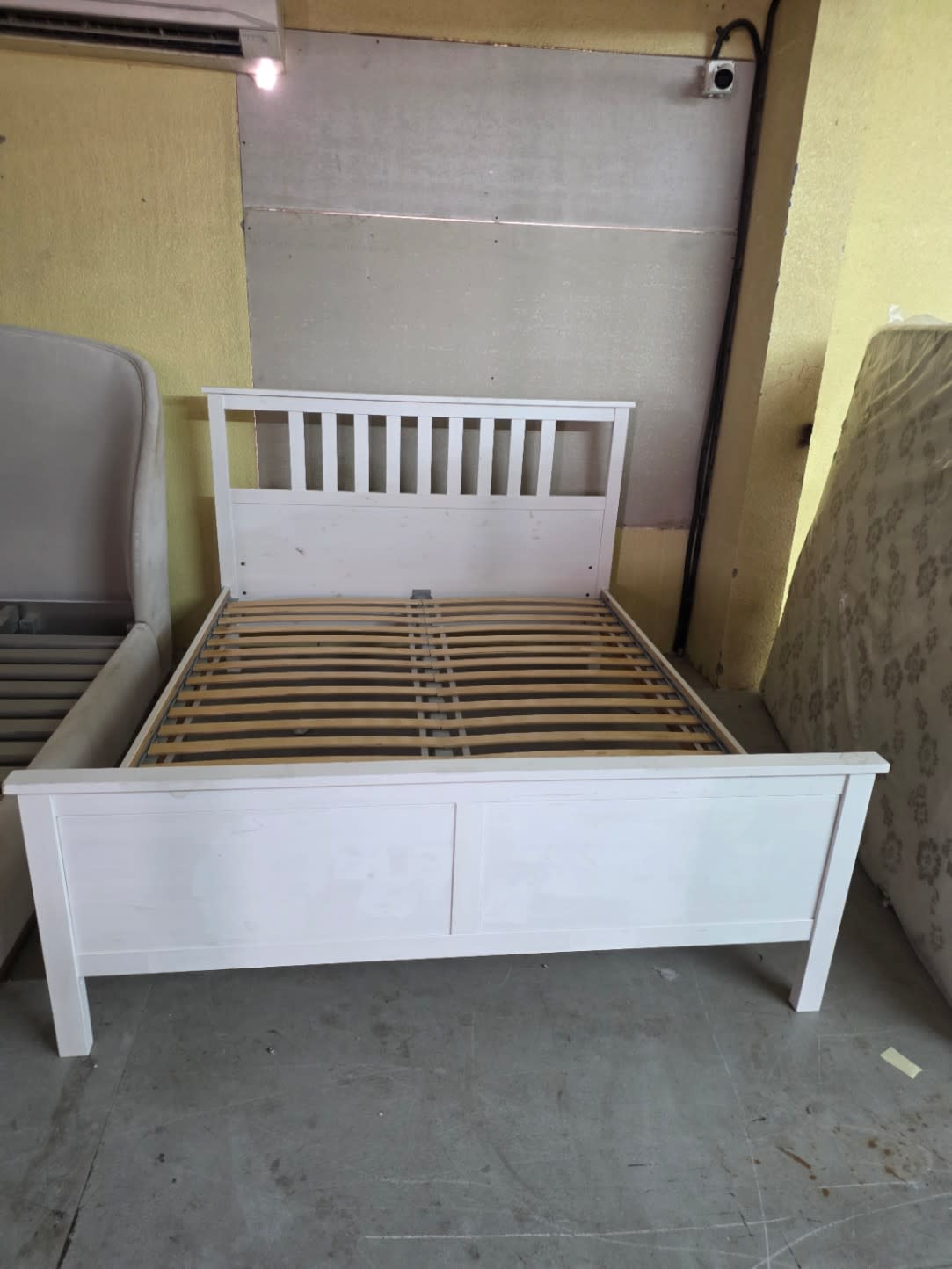 Queen size Bed Frame White