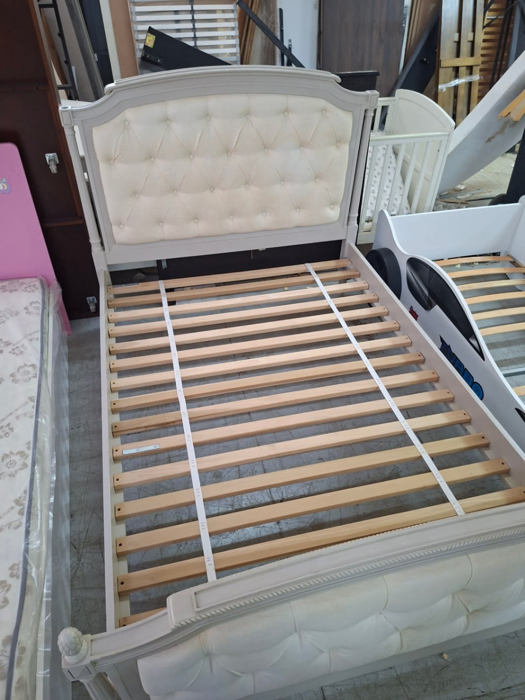 Tufted Upholstered Queen Bed Frame White 3