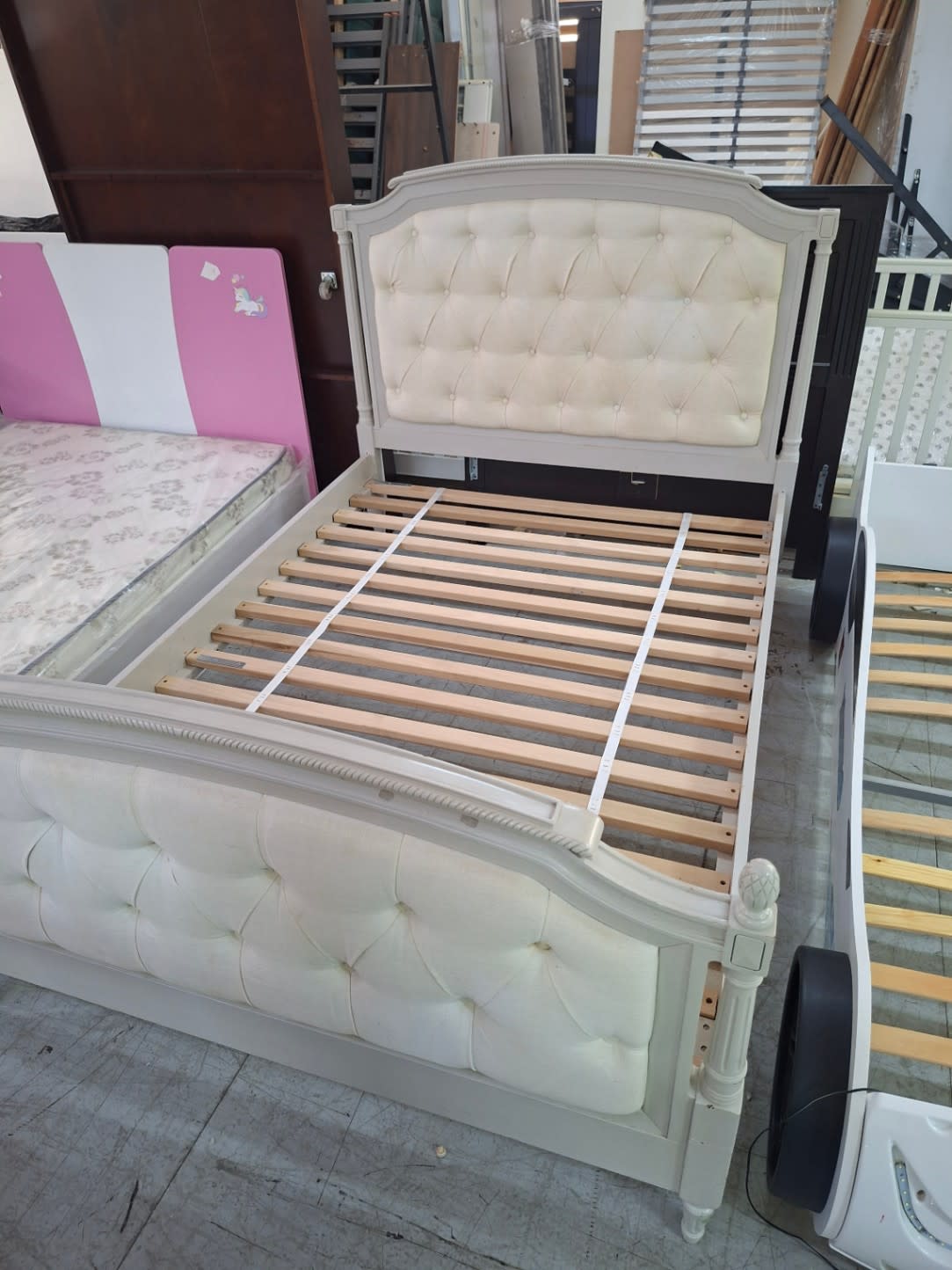 Bufaisal barcode label for used white tufted upholstered bed frame