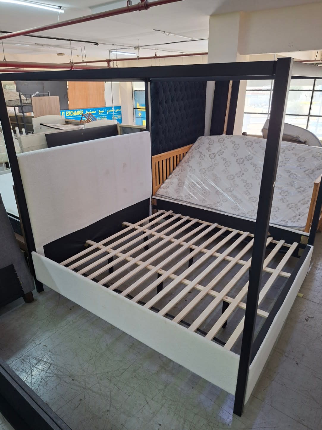 Queen Size Four-Poster Bed Frame White and Black 2