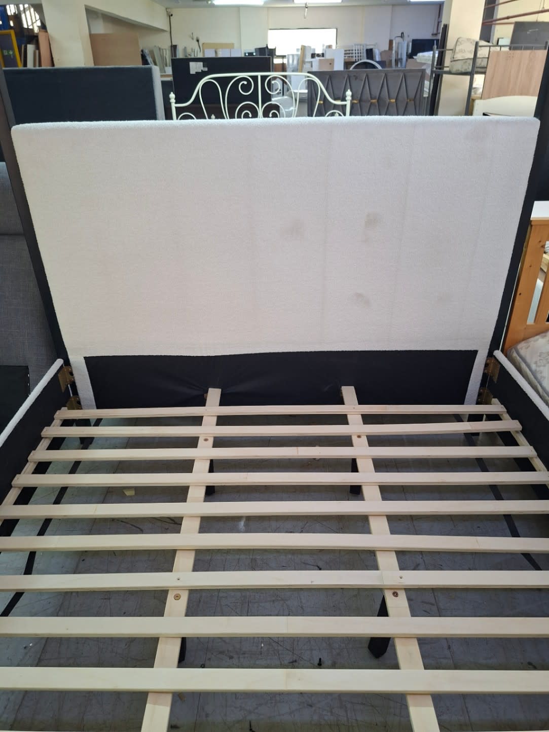 Queen Size Four-Poster Bed Frame White and Black 3