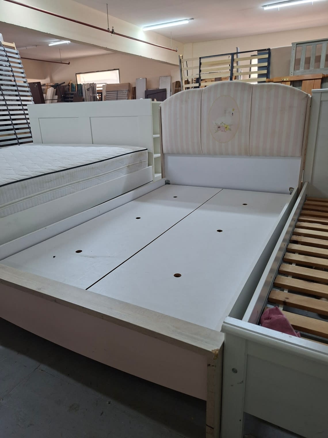 Queen size Bed Frame with Upholstered Headboard 2