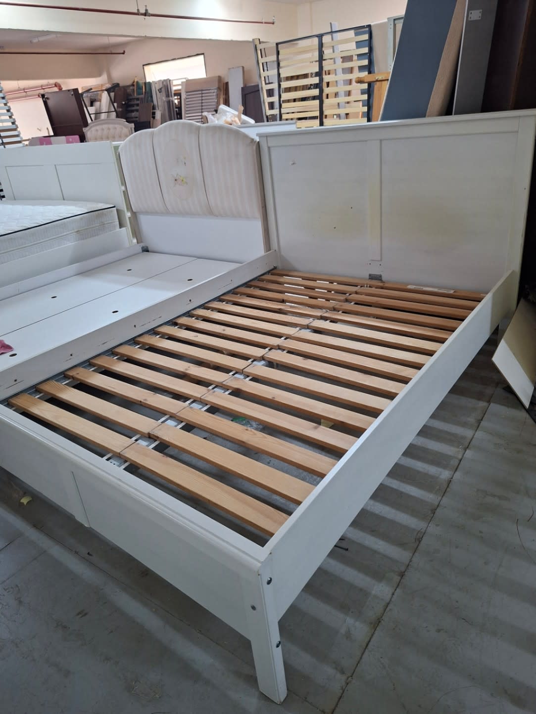 Queen size Bed Frame with Slatted Base 2